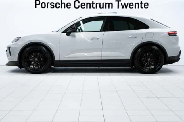 Porsche Macan (2025) thumbnail 5
