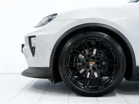 Porsche Macan (2025) thumbnail 6
