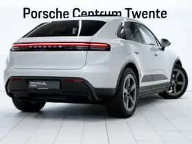 Porsche Macan (2026) thumbnail 3