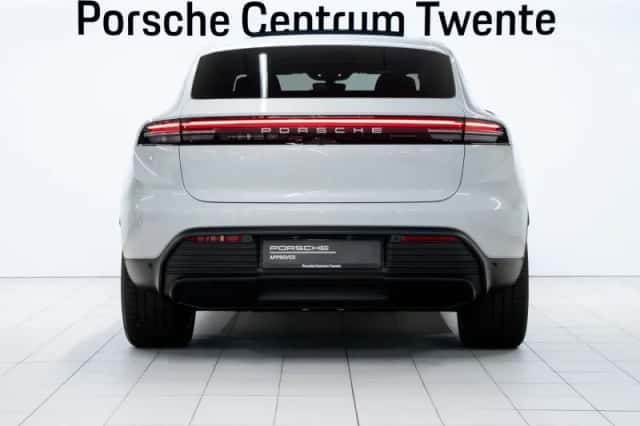 Porsche Macan (2026) thumbnail 4