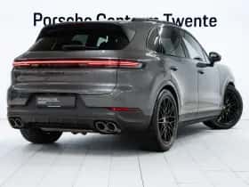 Porsche Cayenne (2024) thumbnail 3