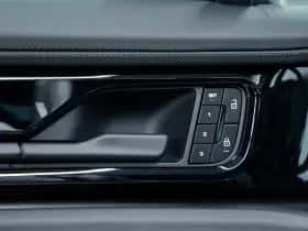 Porsche Panamera (0) thumbnail 26