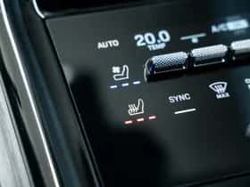 Porsche Panamera (0) thumbnail 47