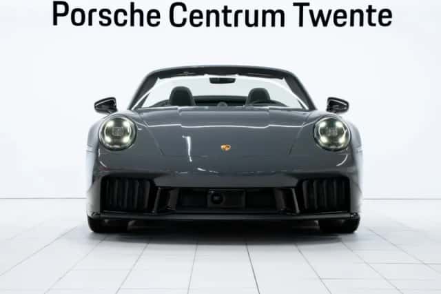 Porsche 911 (2026) thumbnail 2
