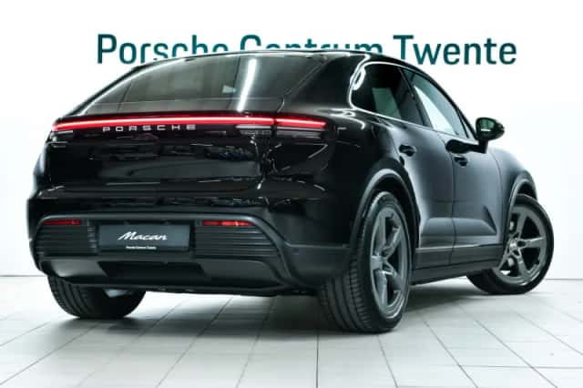 Porsche Macan (2026) thumbnail 3
