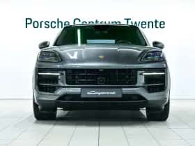 Porsche Cayenne (2023) thumbnail 2
