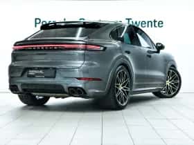 Porsche Cayenne (2023) thumbnail 3