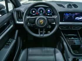 Porsche Cayenne (2023) thumbnail 23