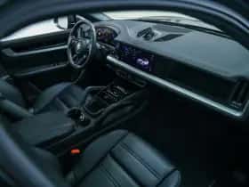 Porsche Cayenne (2023) thumbnail 25