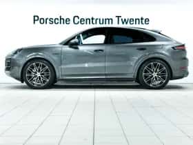 Porsche Cayenne (2023) thumbnail 5