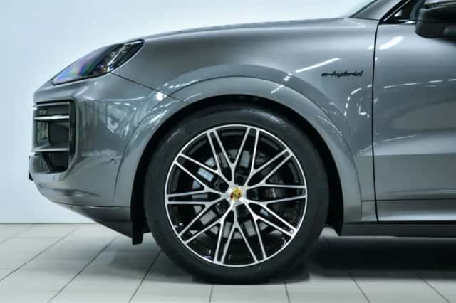 Porsche Cayenne (2023) thumbnail 6