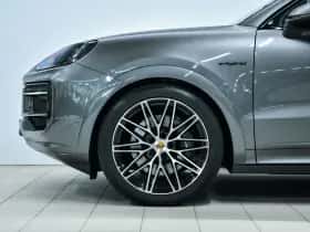 Porsche Cayenne (2023) thumbnail 6