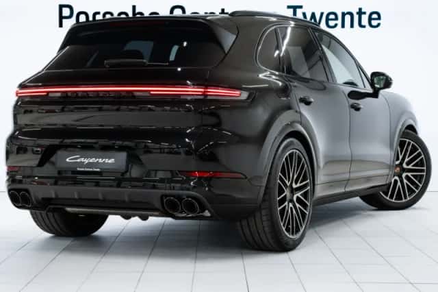 Porsche Cayenne (2026) thumbnail 3