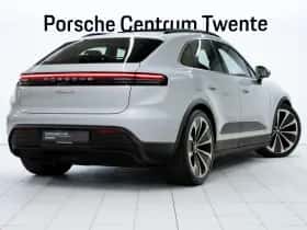 Porsche Macan (2024) thumbnail 3