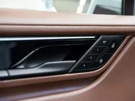 Porsche Macan (2024) thumbnail 26