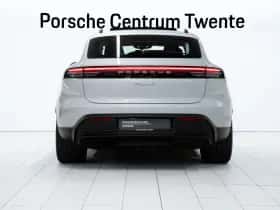 Porsche Macan (2024) thumbnail 4