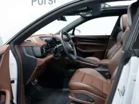 Porsche Macan (2024) thumbnail 7