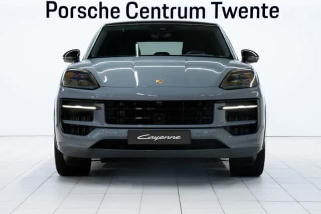 Porsche Cayenne (2025) thumbnail 2