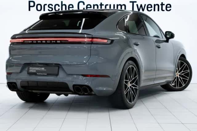 Porsche Cayenne (2025) thumbnail 3