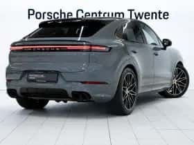Porsche Cayenne (2025) thumbnail 3