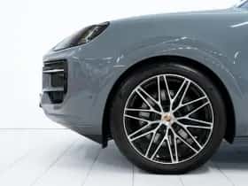 Porsche Cayenne (2025) thumbnail 6