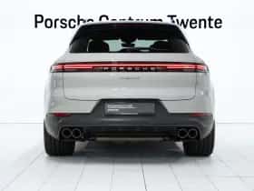 Porsche Cayenne (2023) thumbnail 4