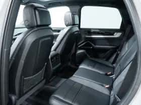 Porsche Cayenne (2023) thumbnail 33