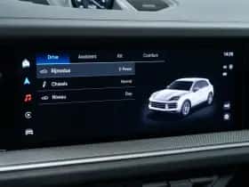 Porsche Cayenne (2023) thumbnail 44