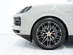 Porsche Cayenne (2023) thumbnail 6