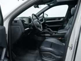 Porsche Cayenne (2023) thumbnail 7