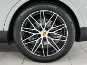Porsche Cayenne (2023) thumbnail 10