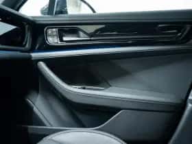 Porsche Panamera (0) thumbnail 50