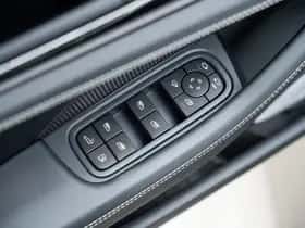 Porsche Panamera (0) thumbnail 30