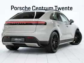 Porsche Macan (2026) thumbnail 3