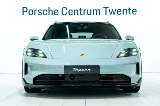 Porsche Taycan (2025) thumbnail 2