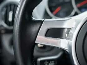 Porsche Cayman (2011) thumbnail 30