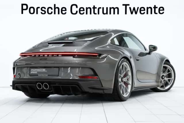 Porsche 911 (2022) thumbnail 3