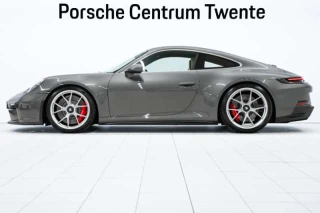 Porsche 911 (2022) thumbnail 5