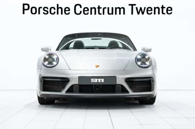 Porsche 911 (2022) thumbnail 2