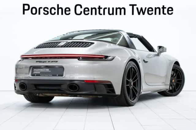 Porsche 911 (2022) thumbnail 3