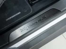 Porsche Taycan (2024) thumbnail 24