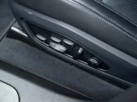 Porsche Taycan (2024) thumbnail 25