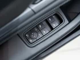 Porsche Taycan (2024) thumbnail 28
