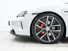 Porsche Taycan (2024) thumbnail 6
