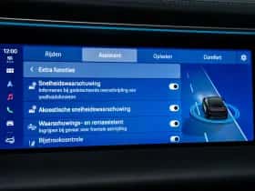 Porsche Macan (2026) thumbnail 42