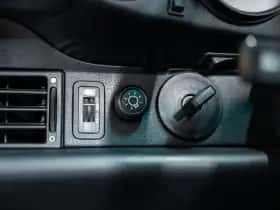 Porsche 911 (1990) thumbnail 31