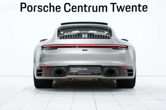 Porsche 911 (2020) thumbnail 4