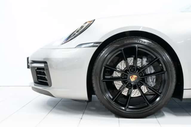 Porsche 911 (2020) thumbnail 6