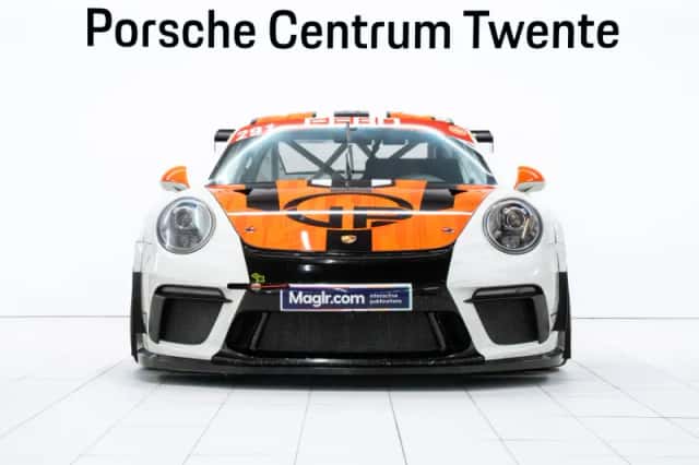 Porsche 911 (2018) thumbnail 2