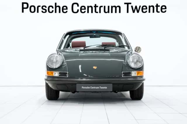 Porsche 911 (1971) thumbnail 2